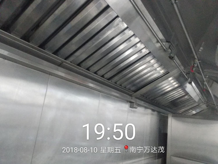 南宁万达油烟管道清洗(图1)